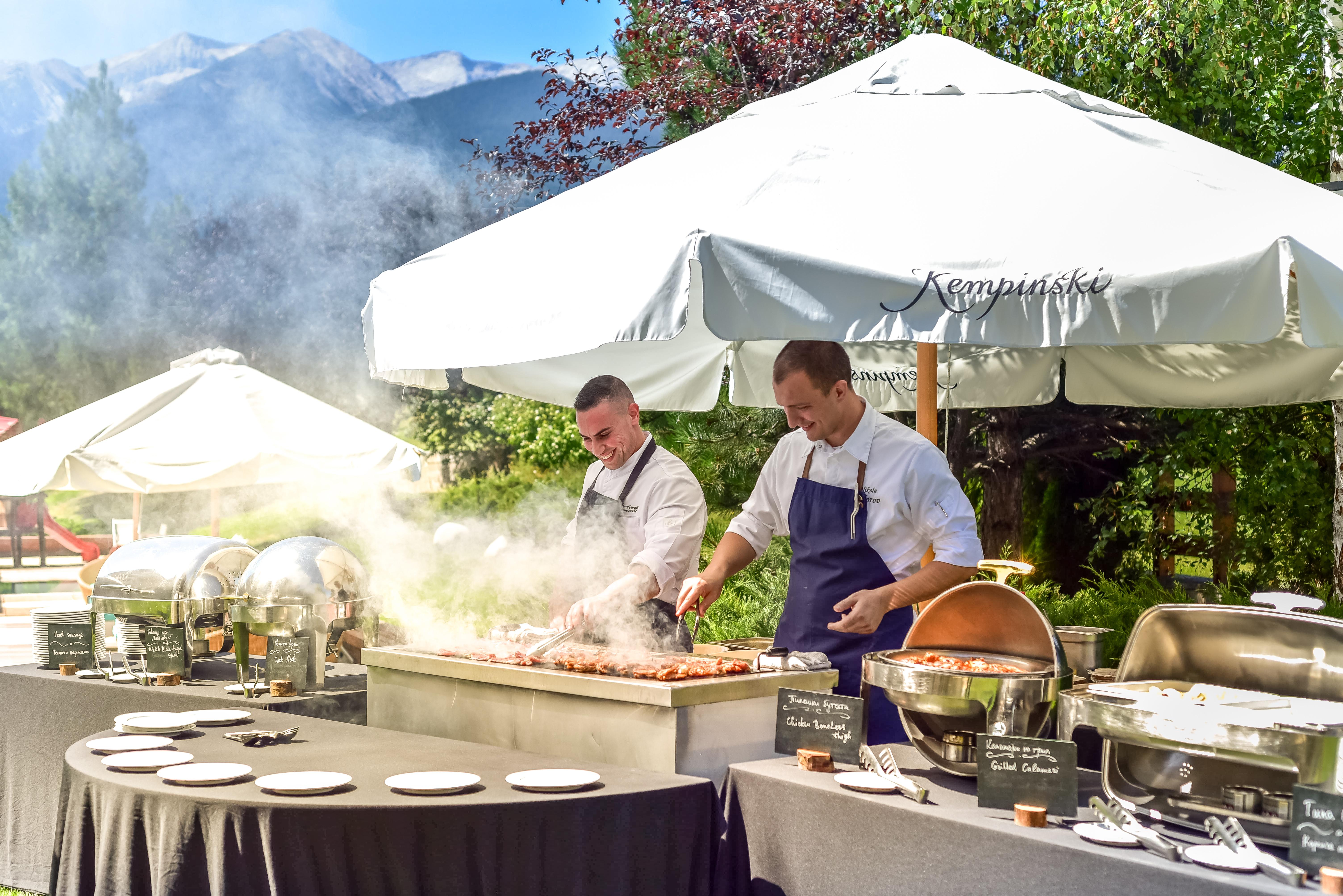 Kempinski Hotel Grand Arena Bansko Eksteriør bilde Outdoor catering