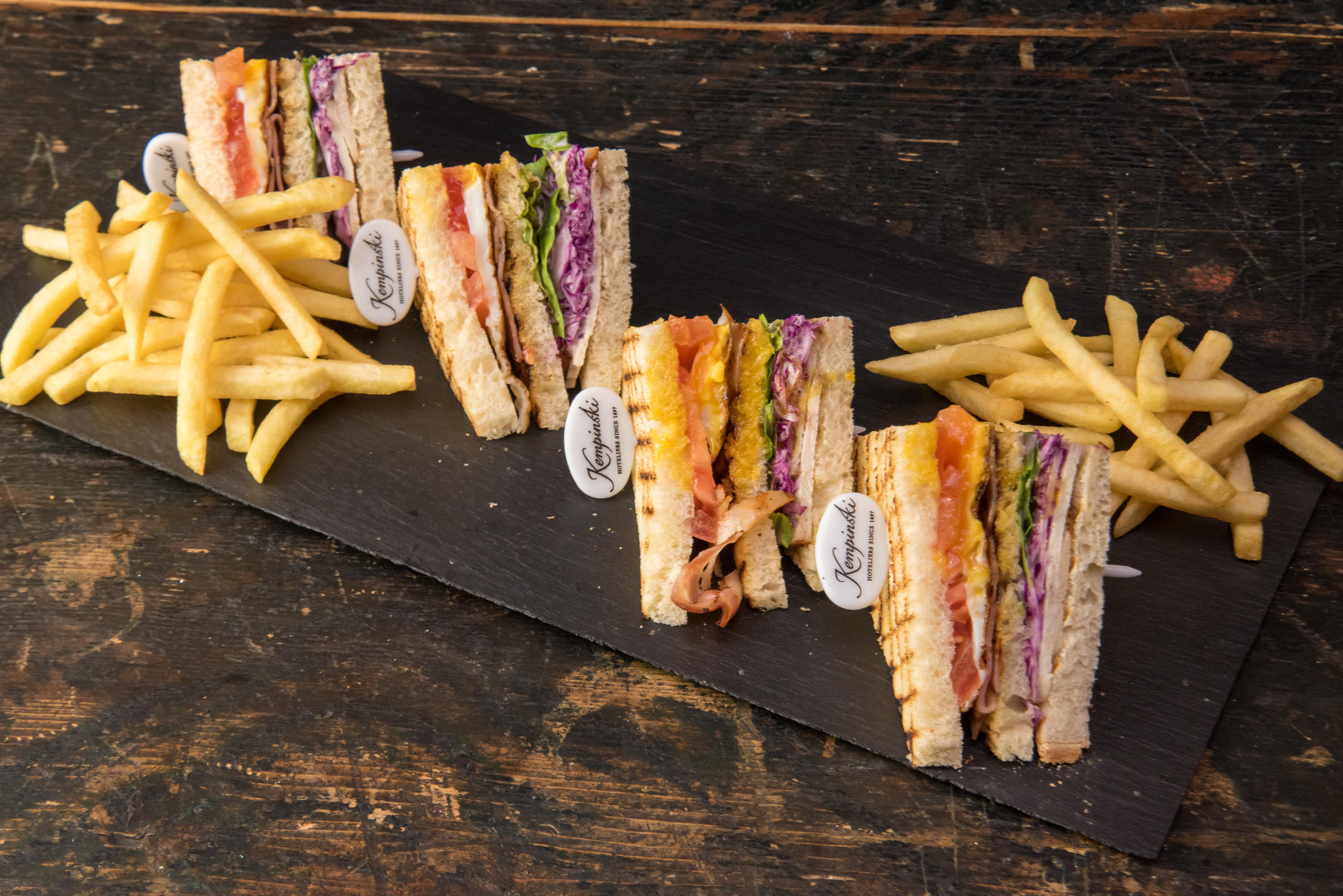 Kempinski Hotel Grand Arena Bansko Eksteriør bilde A club sandwich