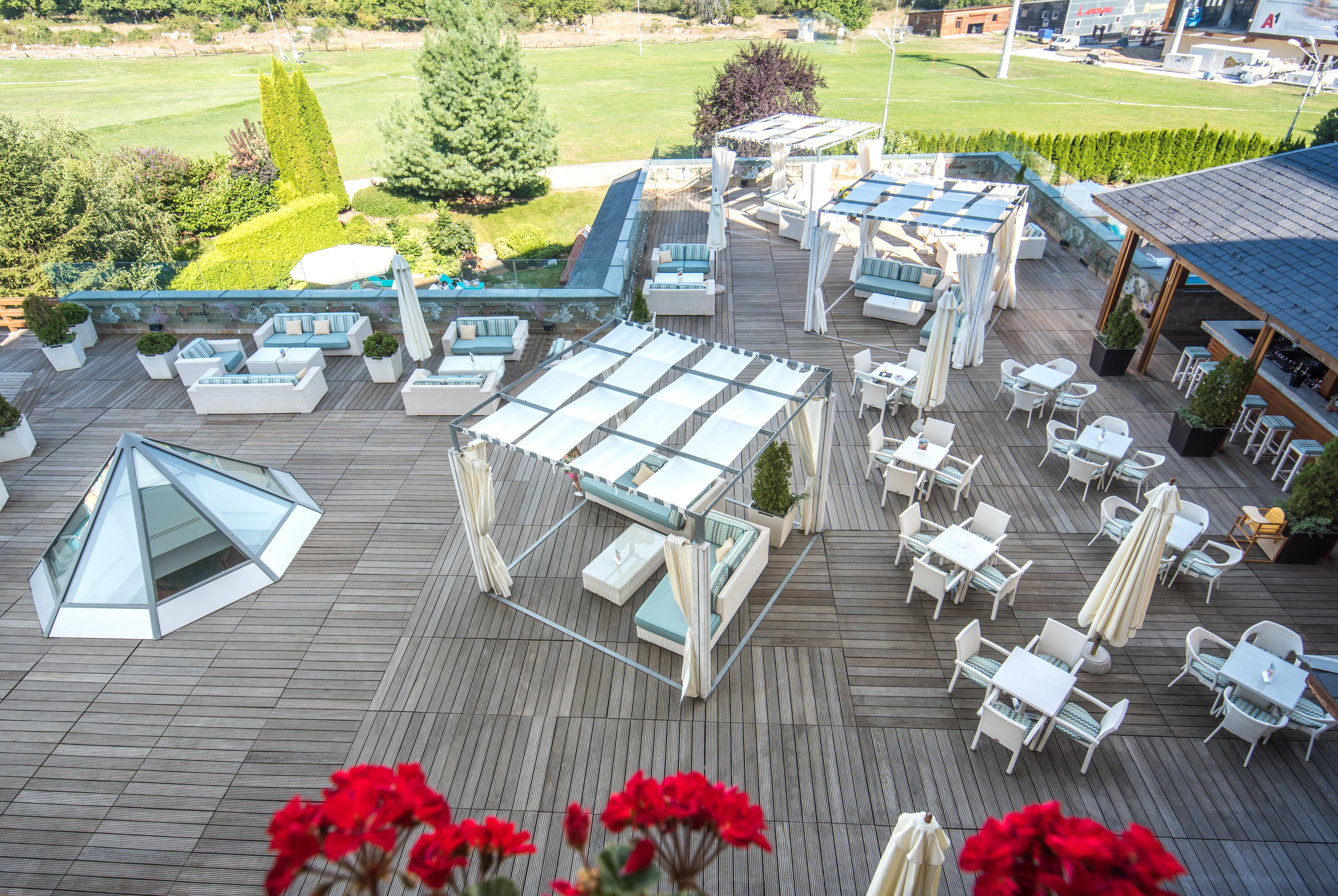 Kempinski Hotel Grand Arena Bansko Eksteriør bilde The terrace of the hotel